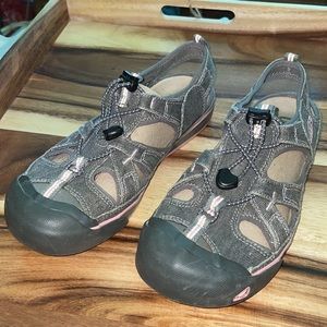 Keen sz 9 Coronado Sandals 1005085